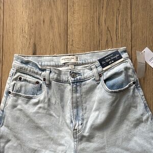 NWT Abercrombie & Fitch Curve Love Ultra High Rise 90s Straight Jean Size 29 8 S